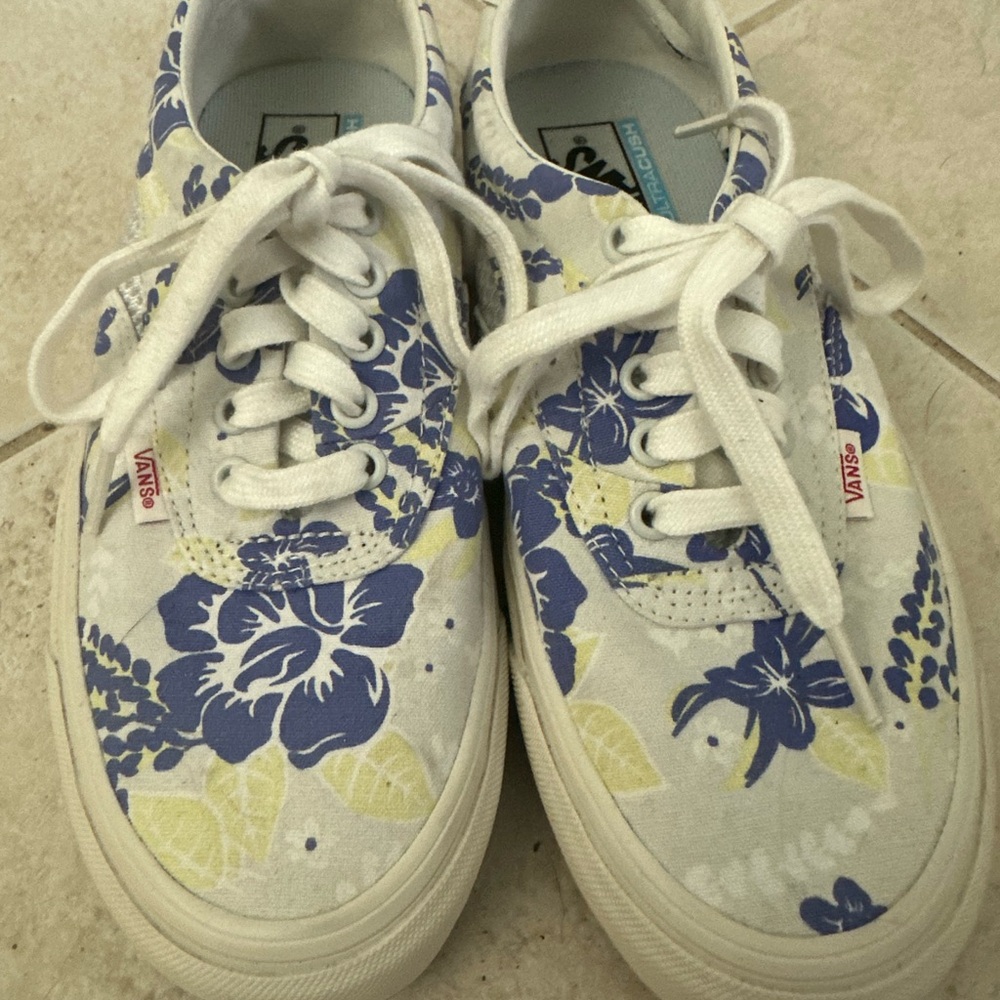 Women’s floral Vans